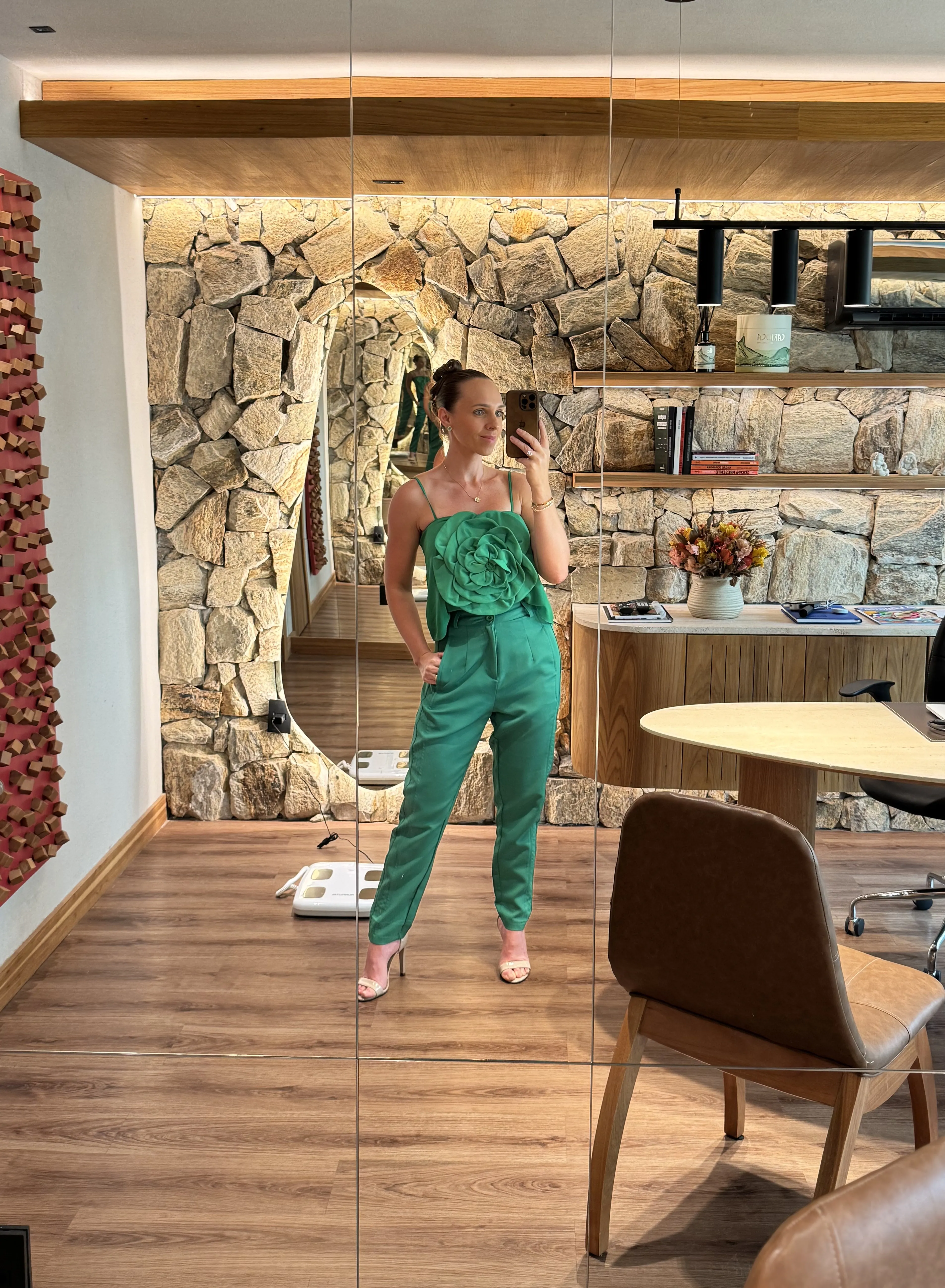 Josiane Reichembach - Nutricionista, no consultório